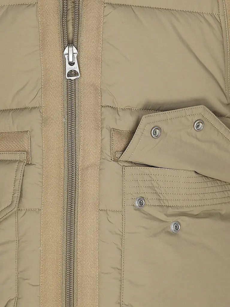 REPLAY | Steppjacke
Marke: REPLAY
Farbe: beige
Kategorien: Mode,Uomo

Lunghezza manica: Manica lunga
Materiale: Poliestere / Poliammide
Forma del colletto: Cappuccio,Colletto alla coreana
Motivo: Tinta unita
Vestibilità (capispalla): Regular
Stile: Glamour,Di ten | 