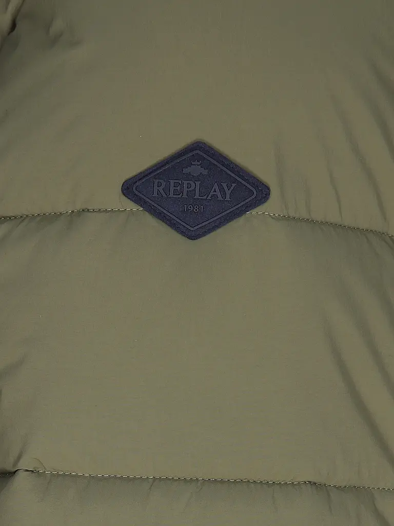 REPLAY | Steppjacke
Produktname: Steppjacke
Marke: REPLAY
Farbe: olive
Kategorien: Mode,Herren

Ärmellänge: Langarm
Material: Polyester / Polyamid
Kragenform: Kapuze,Stehkragen
Musterung: Unifarben
Passform (Oberbekleidung): Regular
Stil: Glamour,Trend
Details: | 