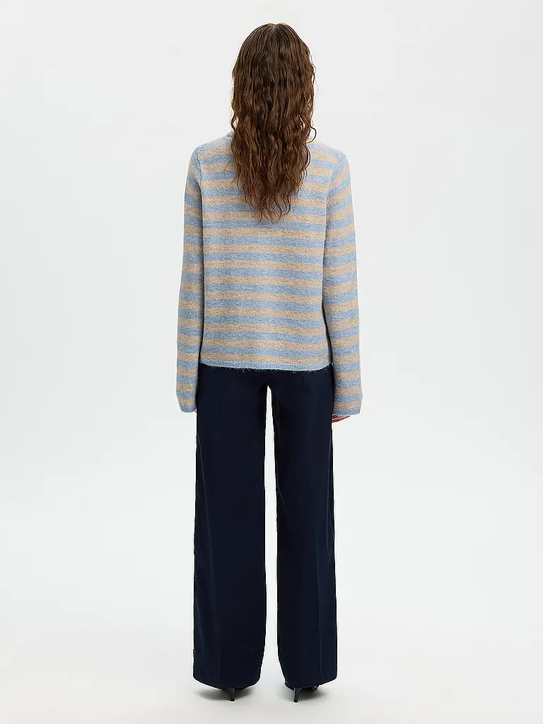 SELECTED FEMME | Cardigan SLFLULU
Marca: SELECTED FEMME
Colore: blu
Categorie: Moda, Donna

Lunghezza manica: Manica lunga
Scollo: Girocollo
Materiale: Lana, Maglia
Motivo: A righe
Vestibilità (capispalla): Regular | Blu