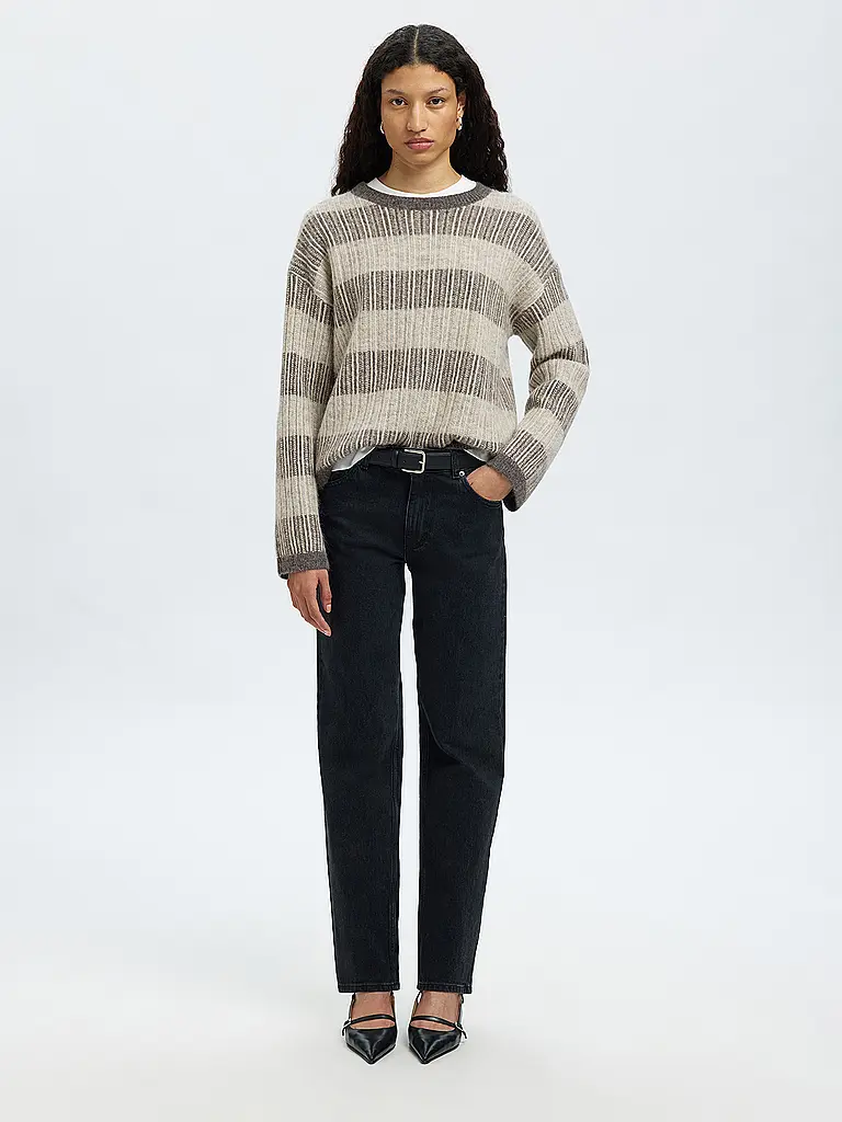 SELECTED FEMME | Pullover SLFALVA

Marke: SELECTED FEMME
Farbe: beige
Kategorien: Mode,Damen

Ärmellänge: Langarm
Ausschnitt: Rundhalsausschnitt
Material: Wolle,Alpaka,Polyester / Polyamid,Nylon,Stretch
Musterung: Streifen
Passform (Oberbekleidung): Regular
Stil: Pure
D | 