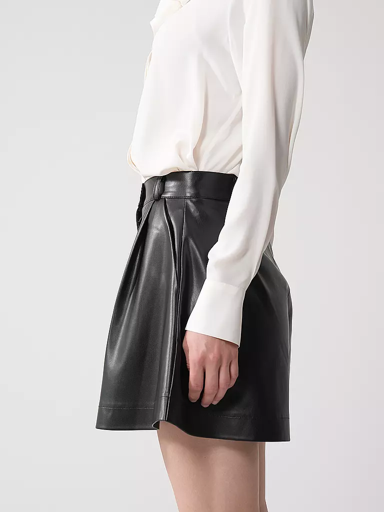 SILVIA SCHNEIDER | Shorts effetto pelle | 