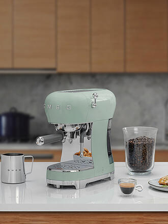 SMEG | Macchina da caffè espresso stile retrò anni '50 verde pastello ECF02PGEU