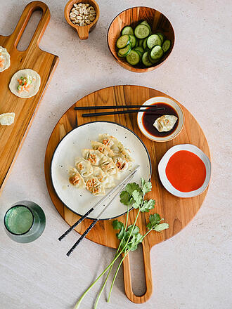 TEAKHAUS | Tagliere con manico lungo rotondo 51cm BISTRO in legno di teak