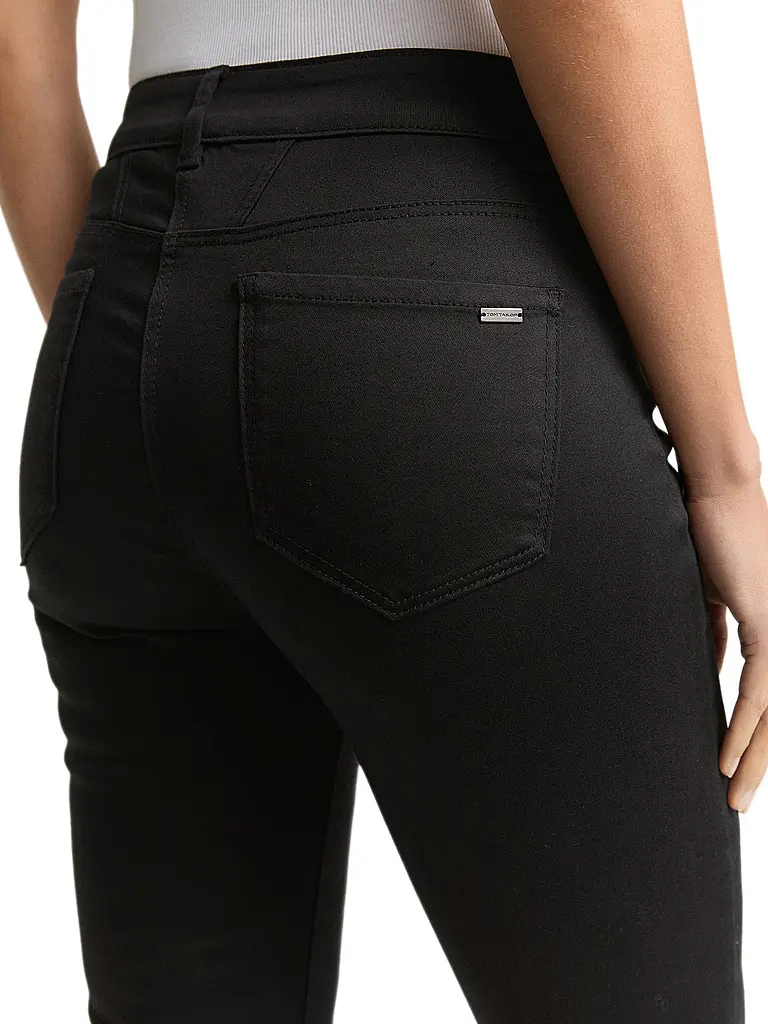 TOM TAILOR | Hose Slim Fit TTEDDA
Marke: TOM TAILOR
Farbe: schwarz
Kategorien: Mode,Damen

Material: Baumwolle,Lyocell,Stretch
Musterung: Unifarben
Länge (Hosen/Jeans): Normale Länge
Stil: Casual
Bundhöhe: Mid Waist
Details: Eingrifftaschen | Nero