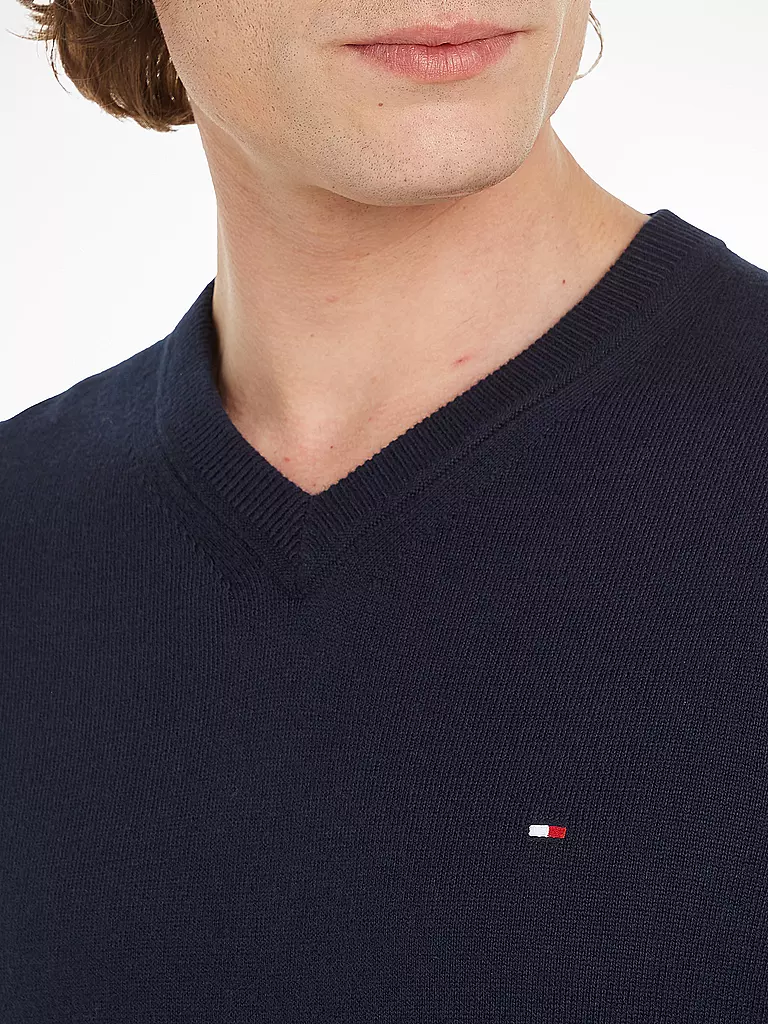 TOMMY HILFIGER | Pullover
Marke: TOMMY HILFIGER
Farbe: blu
Kategorien: Moda,Uomo
Tags: Taglie forti,Cachemire

Lunghezza manica: Manica lunga
Scollo: Scollo a V
Materiale: Cotone,Maglia fine,Maglia
Motivo: Tinta unita
Vestibilità (capispalla): Regular
Stile: Casual
Detta | Blu