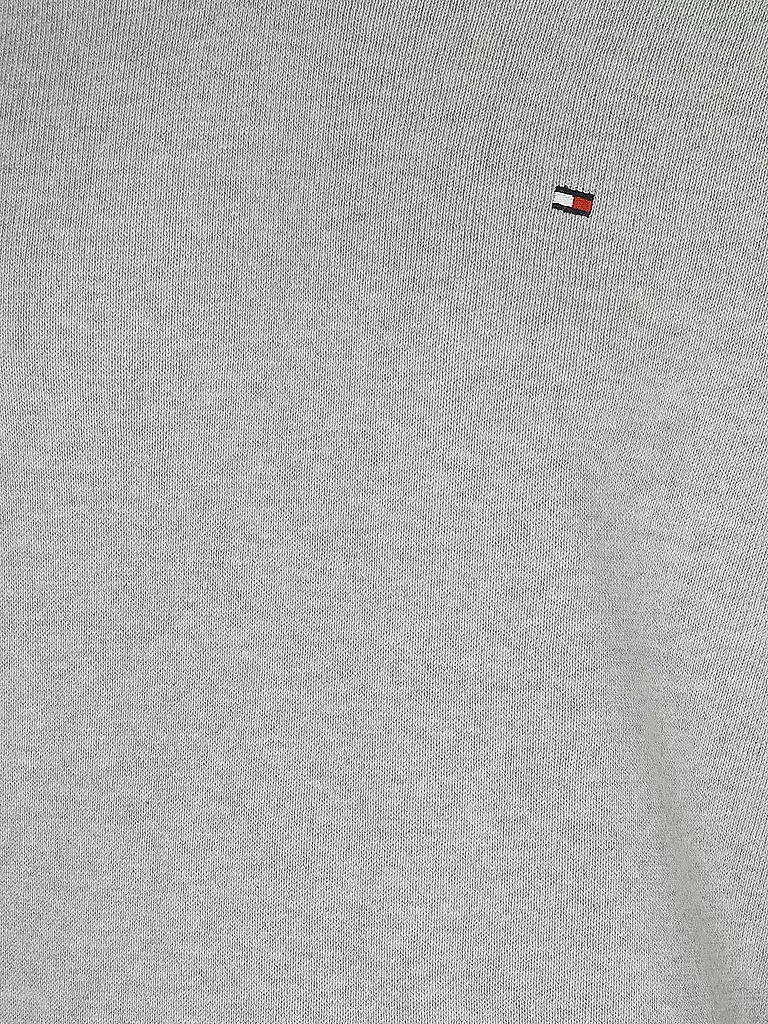 TOMMY HILFIGER | Pullover
Marke: TOMMY HILFIGER
Farbe: hellgrau
Kategorien: Mode,Herren
Tags: Kaschmir

Ärmellänge: Langarm
Ausschnitt: V-Ausschnitt
Material: Baumwolle,Feinstrick,Strick
Musterung: Unifarben
Passform (Oberbekleidung): Regular
Stil: Casual
Details: Logo | Grigio chiaro