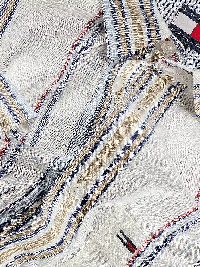 TOMMY JEANS | Camicia
Marca: TOMMY JEANS
Colore: bianco
Categorie: Moda, Uomo

Lunghezza manica: Manica corta
Materiale: Cotone
Forma colletto: Collo Kent
Motivo: A righe
Vestibilità (capispalla): Regular
Stile: Young Fashion
Dettagli: Tasche applicate, Logo | 