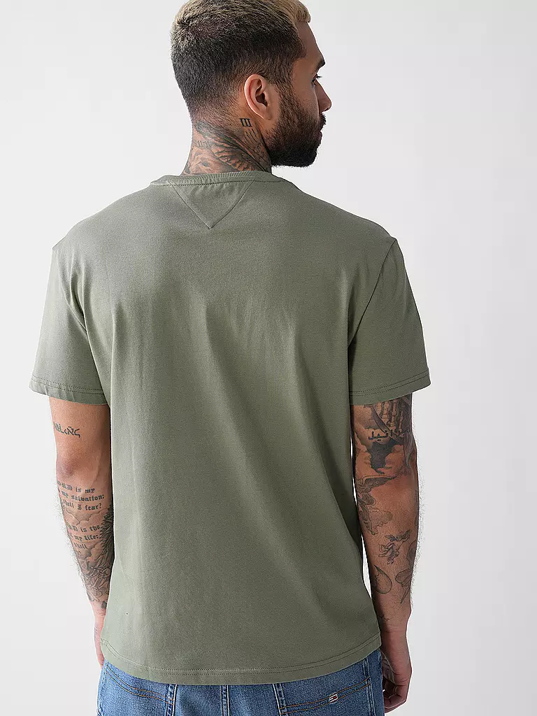 TOMMY JEANS | Prodotto: T-Shirt
Marca: TOMMY JEANS
Colore: olive
Categorie: Moda,Uomo

Lunghezza manica: Manica corta
Scollo: Girocollo
Materiale: Jersey,Cotone
Fantasia: Logo,Stampa
Vestibilità (capispalla): Regular
Stile: Young Fashion | 