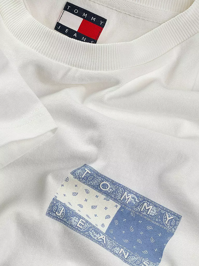 TOMMY JEANS | T-Shirt
Marca: TOMMY JEANS
Colore: bianco
Categorie: Moda, Uomo

Lunghezza manica: Manica corta
Scollo: Girocollo
Materiale: Jersey, Cotone
Motivo: Logo
Vestibilità (capo di abbigliamento): Regular
Stile: Young Fashion | 