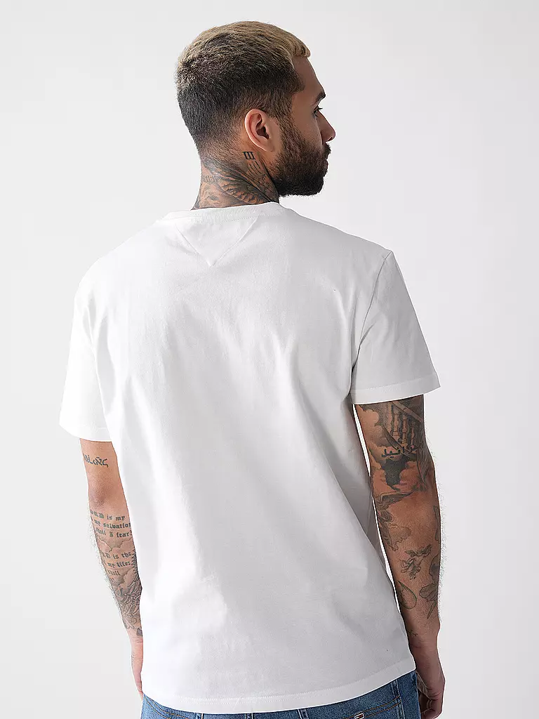 TOMMY JEANS | T-shirt
Marca: TOMMY JEANS
Colore: bianco
Categorie: Moda, Uomo

Lunghezza manica: Manica corta
Scollo: Girocollo
Materiale: Jersey, Cotone
Motivo: Logo, Stampa
Vestibilità (capo di abbigliamento): Regular
Stile: Young Fashion | Bianco
