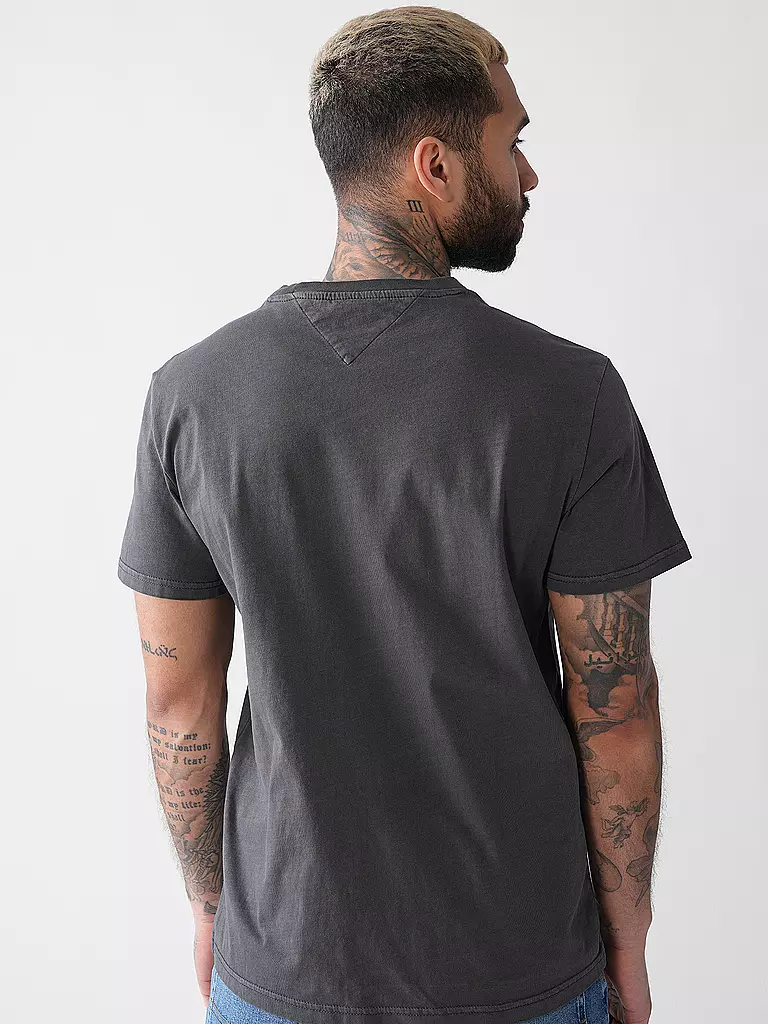 TOMMY JEANS | T-Shirt
Marca: TOMMY JEANS
Colore: grigio
Categorie: Moda,Uomo

Lunghezza manica: Manica corta
Scollo: Girocollo
Materiale: Jersey,Cotone
Fantasia: Tinta unita
Vestibilità (capispalla): Regular
Stile: Young Fashion
Dettagli: Tasche applicate | 