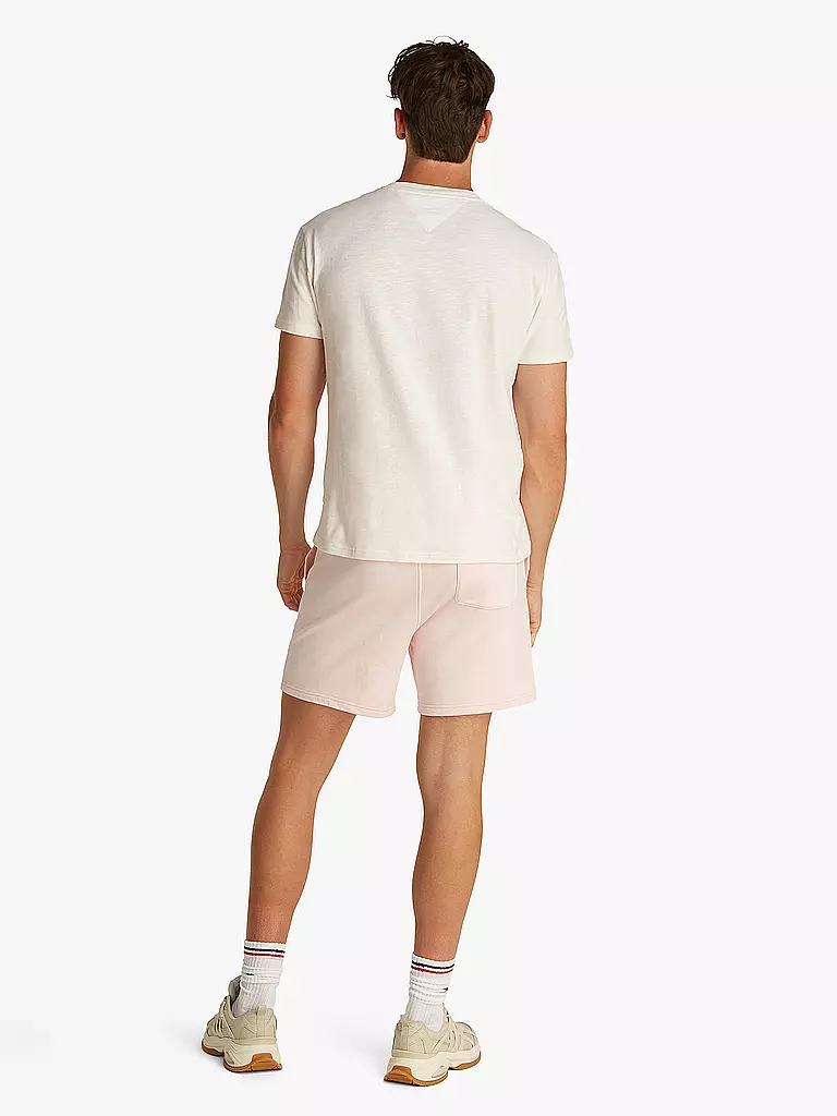 TOMMY JEANS | T-Shirt
Marca: TOMMY JEANS
Colore: weiss
Categorie: Moda, Uomo

Lunghezza manica: Manica corta
Scollo: Girocollo
Materiale: Jersey, Cotone
Motivo: Stampa
Vestibilità (capo superiore): Regular
Stile: Young Fashion
Dettagli: Logo | 