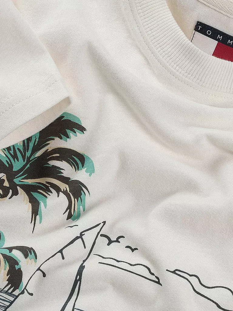 TOMMY JEANS | T-Shirt
Marca: TOMMY JEANS
Colore: weiss
Categorie: Moda, Uomo

Lunghezza manica: Manica corta
Scollo: Girocollo
Materiale: Jersey, Cotone
Motivo: Stampa
Vestibilità (capo superiore): Regular
Stile: Young Fashion
Dettagli: Logo | 