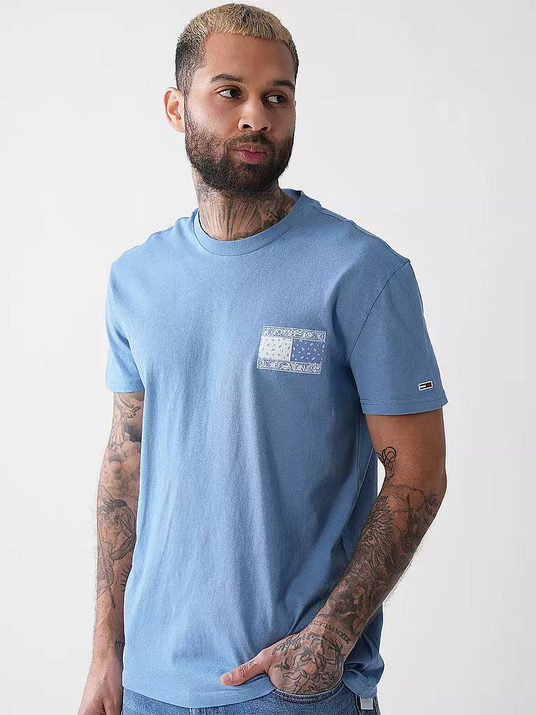 TOMMY JEANS | T-shirt
Marke: TOMMY JEANS
Farbe: hellblau
Kategorien: Moda, Uomo

Lunghezza manica: Manica corta
Scollo: Girocollo
Materiale: Jersey, Cotone
Motivo: Logo
Vestibilità (capispalla): Regular
Stile: Young Fashion | 