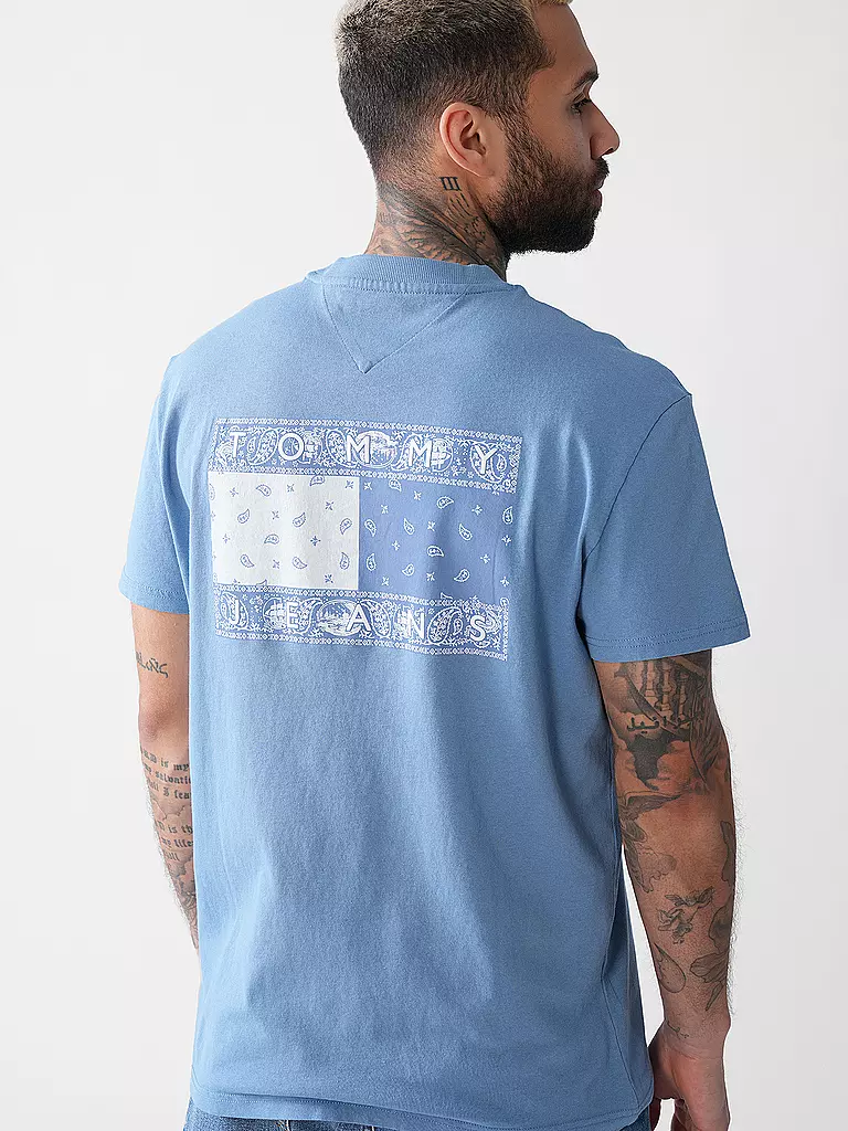 TOMMY JEANS | T-shirt
Marke: TOMMY JEANS
Farbe: hellblau
Kategorien: Moda, Uomo

Lunghezza manica: Manica corta
Scollo: Girocollo
Materiale: Jersey, Cotone
Motivo: Logo
Vestibilità (capispalla): Regular
Stile: Young Fashion | 