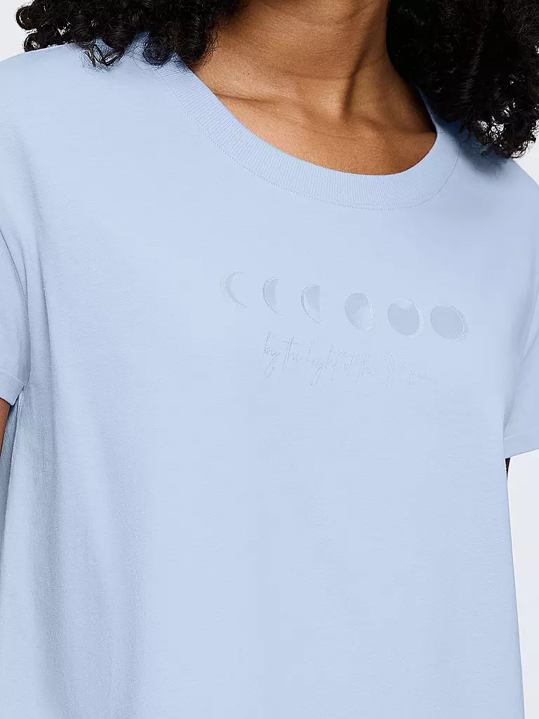 TRIUMPH | Nachthemd - Sleepshirt
Marke: TRIUMPH
Farbe: hellblau
Kategorien: Mode,Damen
Tags: Große Größen

Ärmellänge: Kurzarm
Ausschnitt: Rundhalsausschnitt
Material: Baumwolle,Stretch
Musterung: Print
Passform (Oberbekleidung): Locker | Blu chiaro