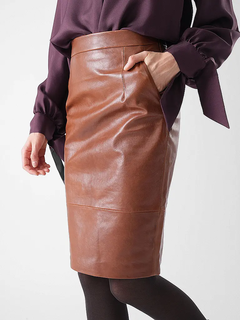 WEEKEND MAX MARA | Gonna in pelle PAPAILE | 