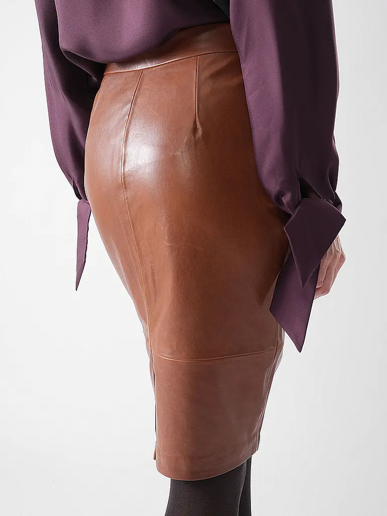 WEEKEND MAX MARA | Gonna in pelle PAPAILE | 
