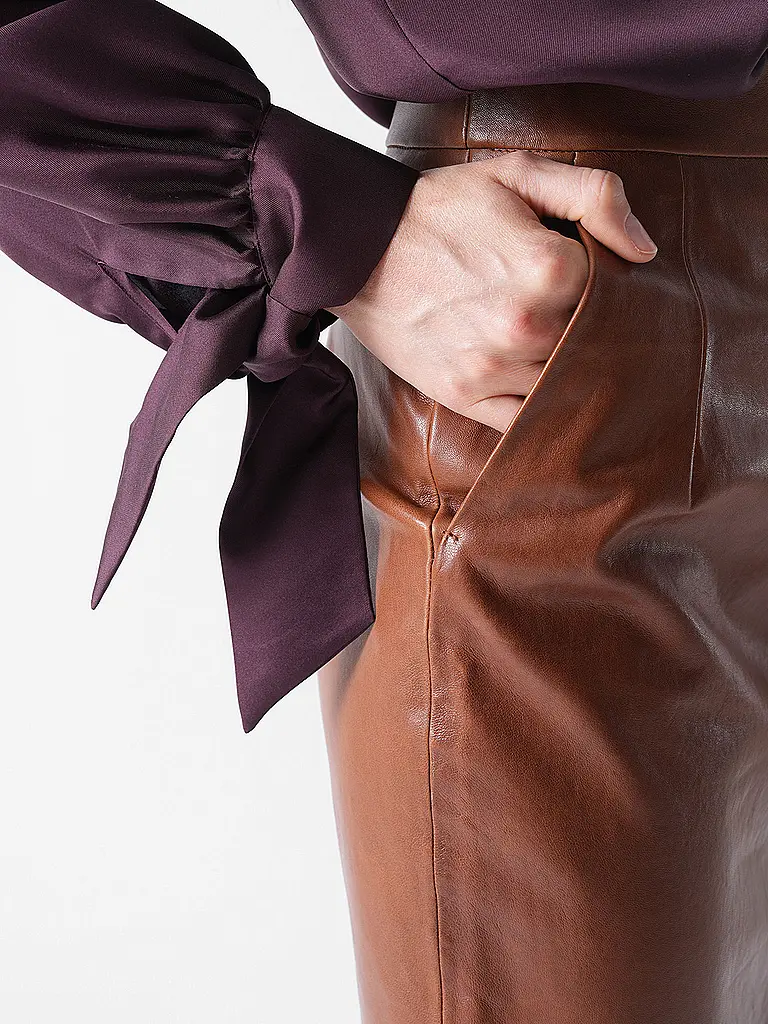 WEEKEND MAX MARA | Gonna in pelle PAPAILE | 