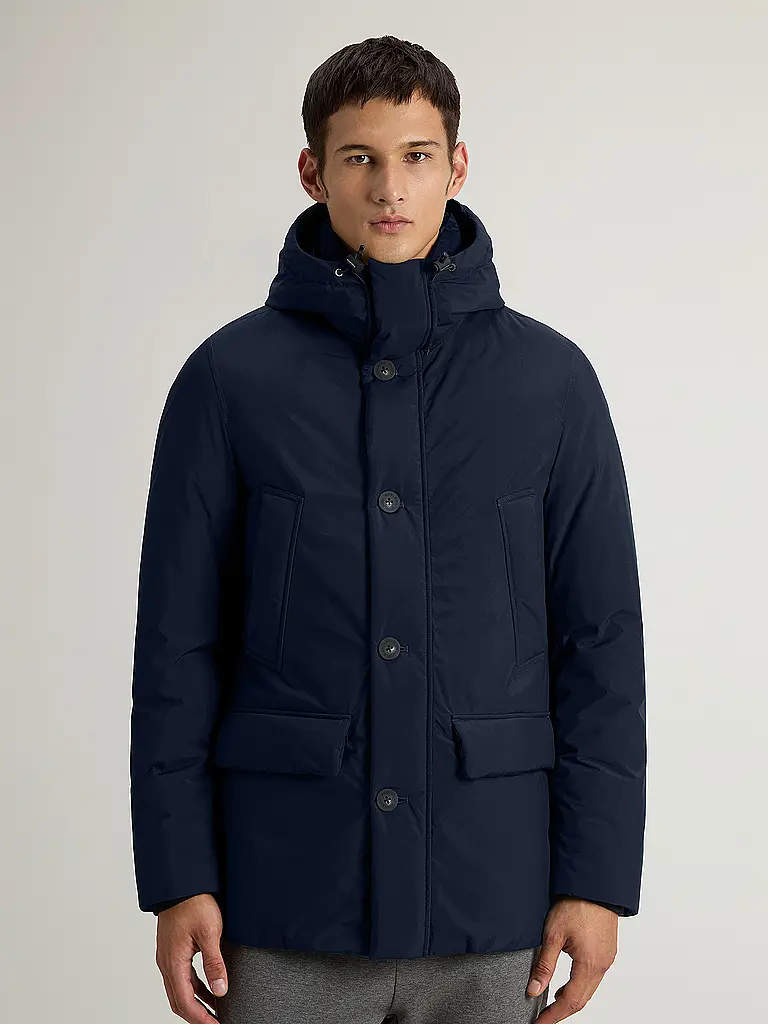 WOOLRICH | Daunenparka CLOUD ARCTIC
Marke: WOOLRICH
Farbe: blau
Kategorien: Moda, Uomo
Ärmellänge: Manica lunga
Materiale: Poliestere / Poliammide, Piumino
Forma del colletto: Cappuccio
Motivo: Tinta unita
Vestibilità (capispalla): Regular
Stile: Pure, Trend
Det |