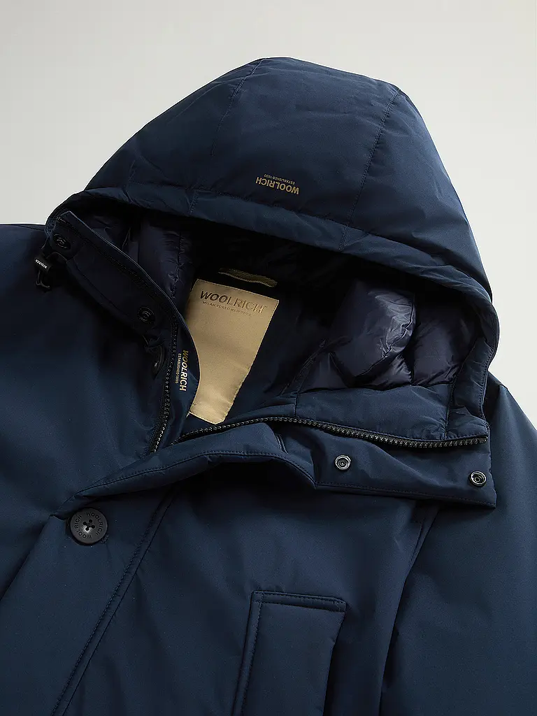 WOOLRICH | Daunenparka CLOUD ARCTIC
Marke: WOOLRICH
Farbe: blau
Kategorien: Moda, Uomo
Ärmellänge: Manica lunga
Materiale: Poliestere / Poliammide, Piumino
Forma del colletto: Cappuccio
Motivo: Tinta unita
Vestibilità (capispalla): Regular
Stile: Pure, Trend
Det |