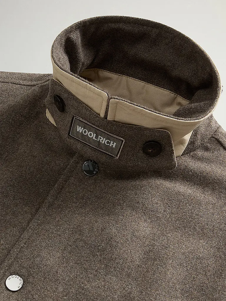 WOOLRICH | Prodotto: Overshirt KEATING
Marchio: WOOLRICH
Colore: camel
Categorie: Moda,Uomo

Lunghezza manica: Manica lunga
Materiale: Lana,Poliestere / Poliammide,Piumino
Tipo di colletto: Collo alla coreana
Motivo: Tinta unita
Vestibilità (capispalla): Regular
St | 
