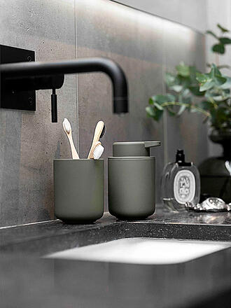 ZONE DENMARK | Dispenser di sapone UME 8,3x12,8cm Olive Green